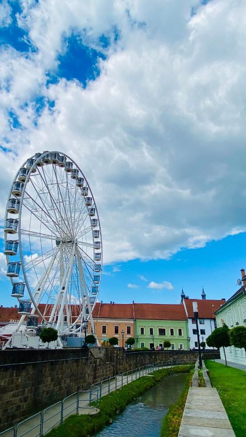 Central Home Apartment In The City Center Eger Luaran gambar